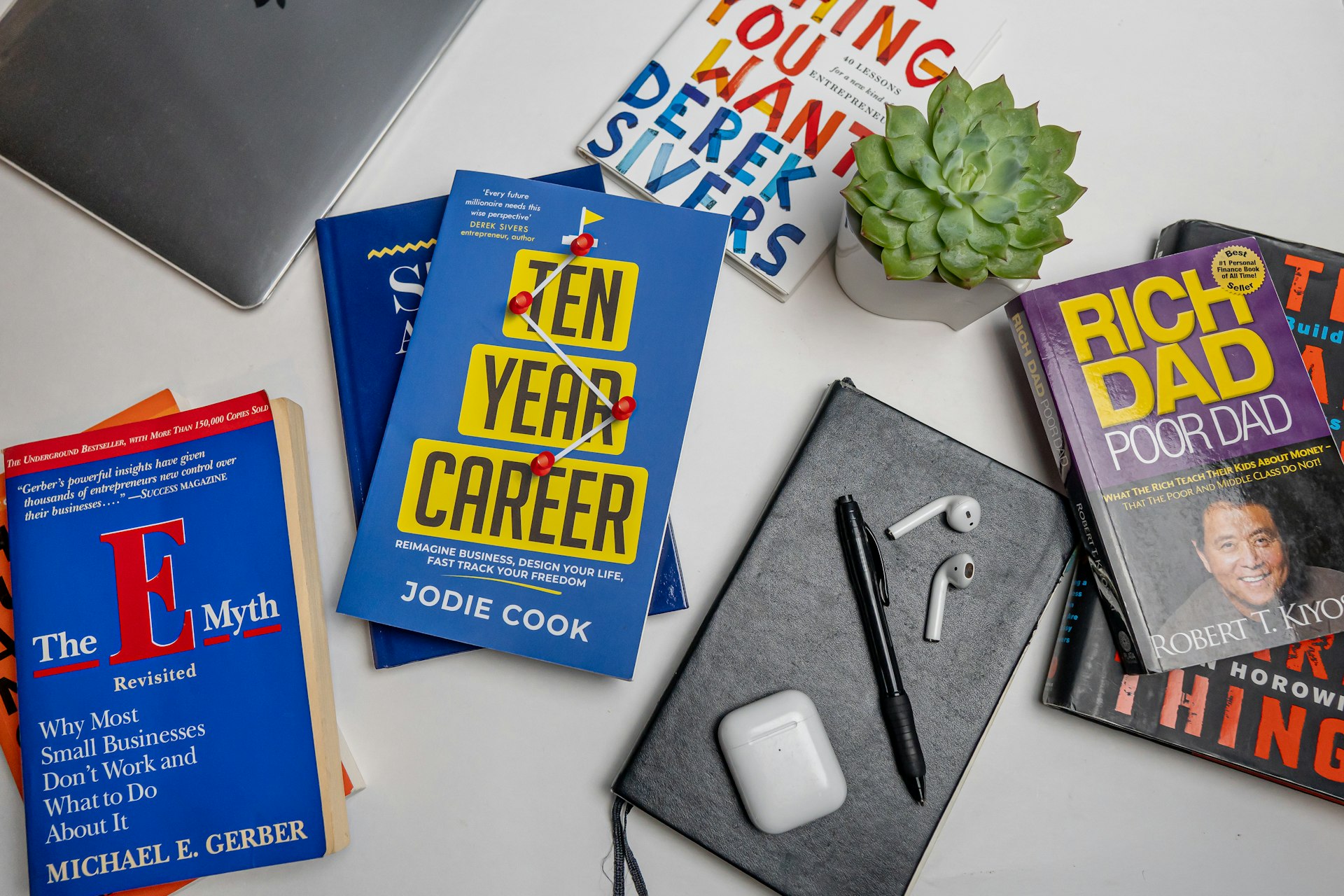 A Practical Guide: Transitioning from Corporate to Freelance Success